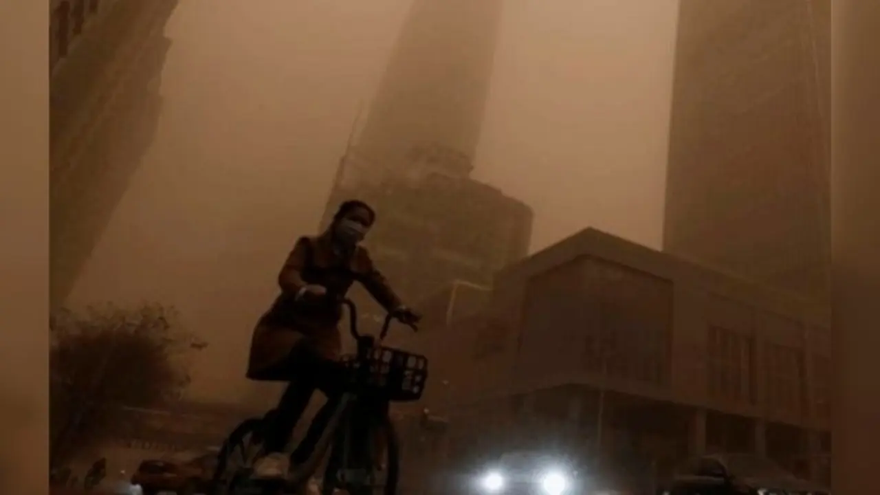 Tormenta de arena en Beijing. Twitter.