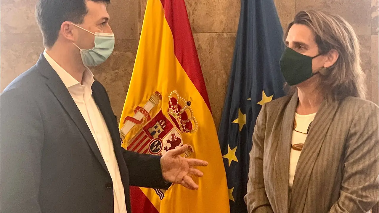 Gonzalo Caballero con la vicepresidenta Teresa Ribera. / PSdeG-PSOE