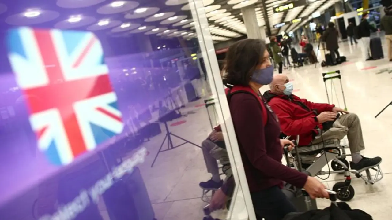 Persona en el aeropuerto. / ElPlural.