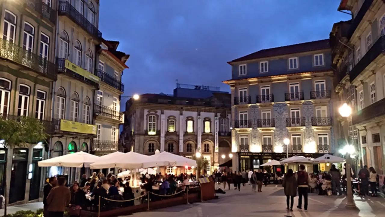 Oporto. Plaza de Largo de Sao Domingos