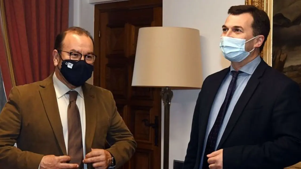 Gonzalo-Caballero con el rector de la USC, Antonio-López. / PSdeG-PSOE
