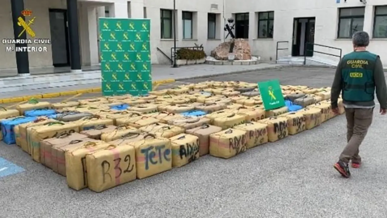 La droga intervenida por la Guardia Civil/ G.C