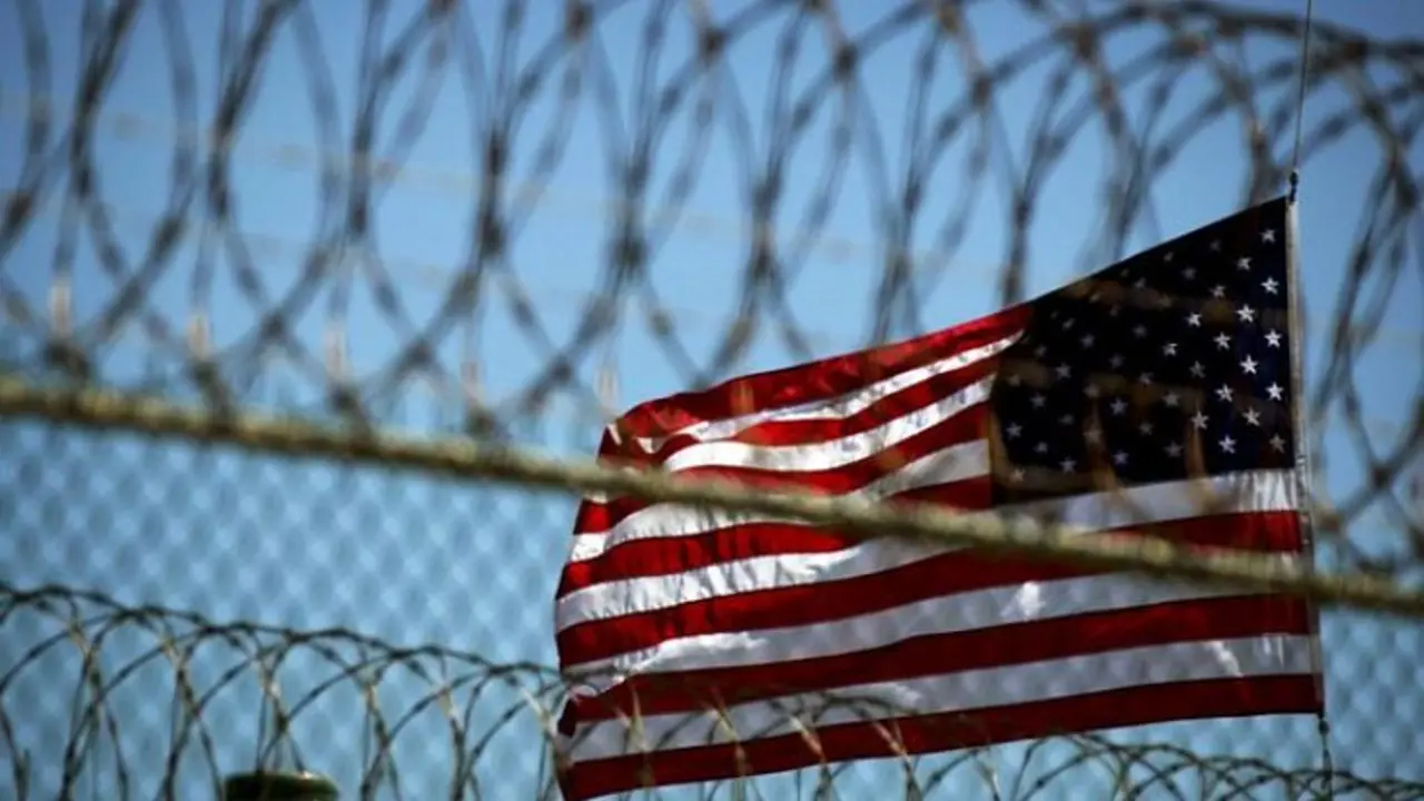 Bandera de EE. UU ondea en Guant&aacute;namo. / RR SS