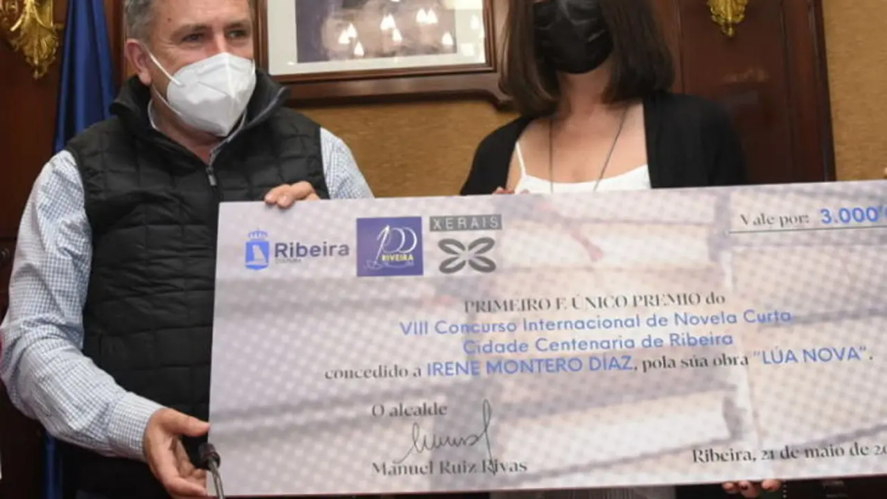 Irene Montero co alcalde de Ribeira. / Mundiario