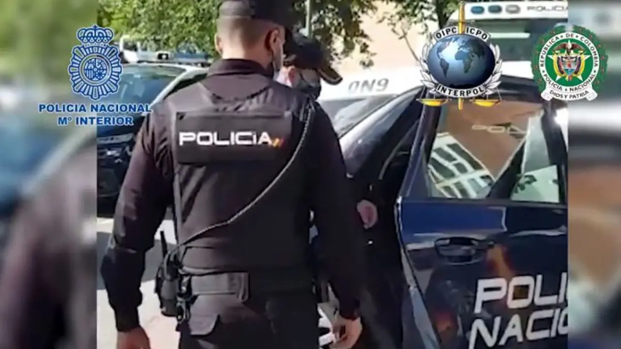 La Polic&iacute;a Nacional traslada al sicario colombiano. / @policia