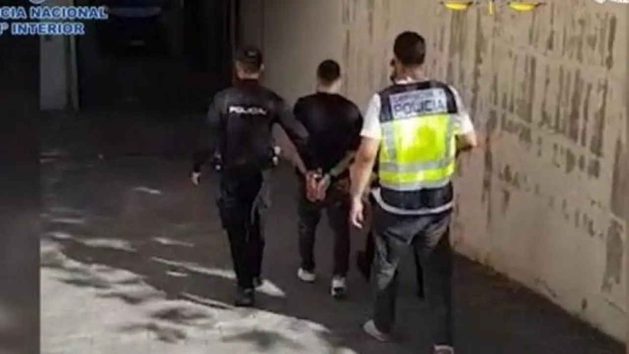 Alias "El Nen&eacute;" es trasladado por la polic&iacute;a de Espa&ntilde;a. / @policia