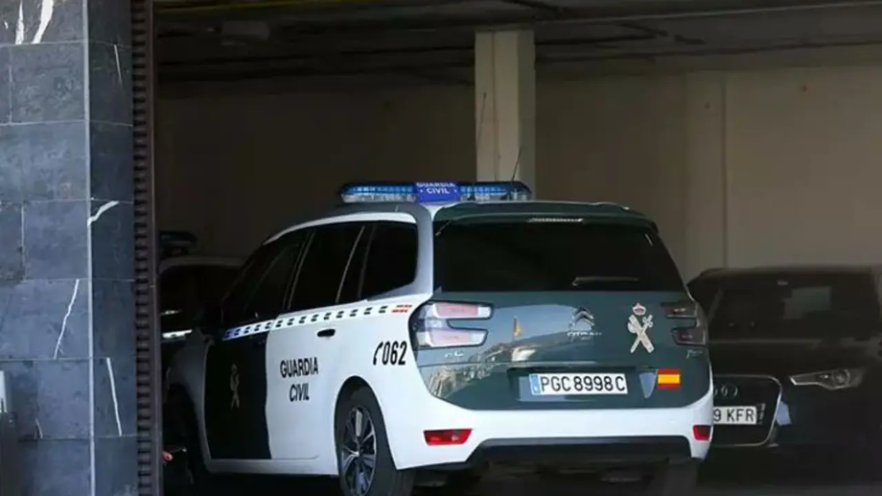 Coche de la Guardia Civil. / @EstadoDAlarmaTV