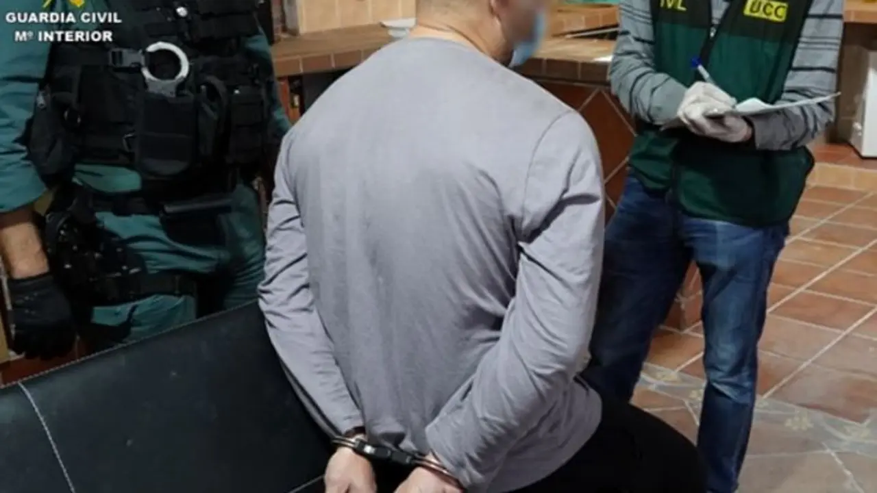 Uno de los detenidos por la Guardia Civil. / Guardia Civil