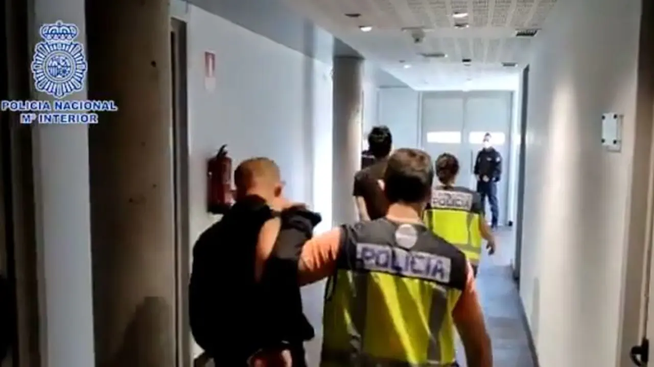 La Polic&iacute;a Nacional detuvo a 4 individuos. / @policia