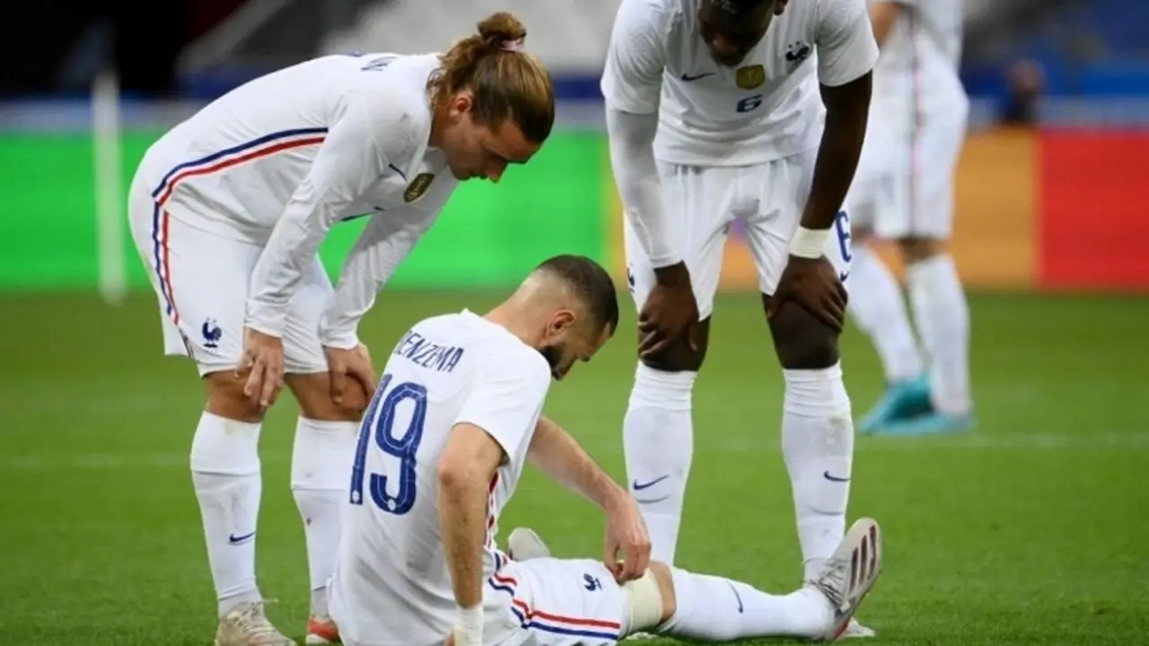 Karim Benzema, no pudo continuar en el partido ante Bulgaria. / RR.SS.