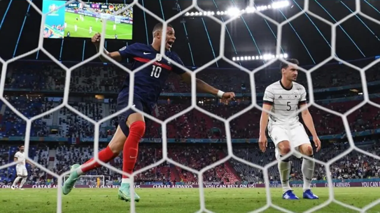 Kylian Mbapp&eacute; celebra con Francia. uefa.com