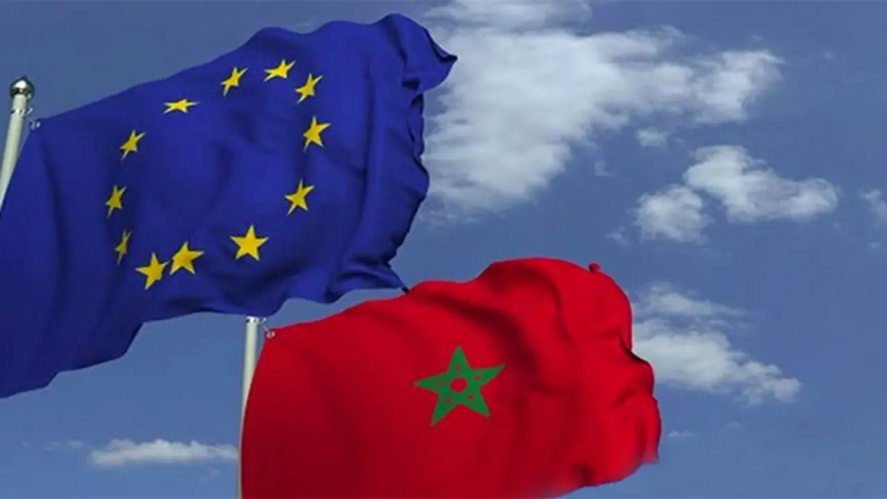 Bandera de Marruecos y Bandera de la Uni&oacute;n Europea / Twitter.com @paraguay_in