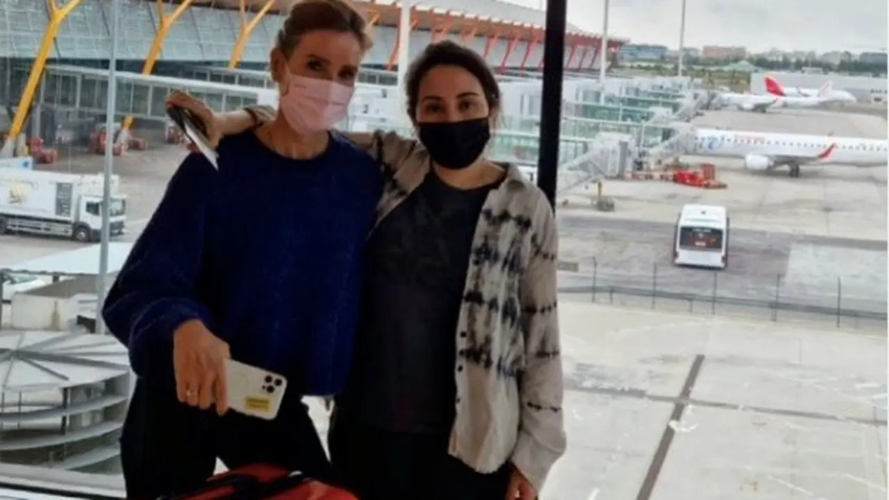 Shinny Bryn junto a la princesa Latifa en el aeropuerto de Madrid / IG @shinnybryn