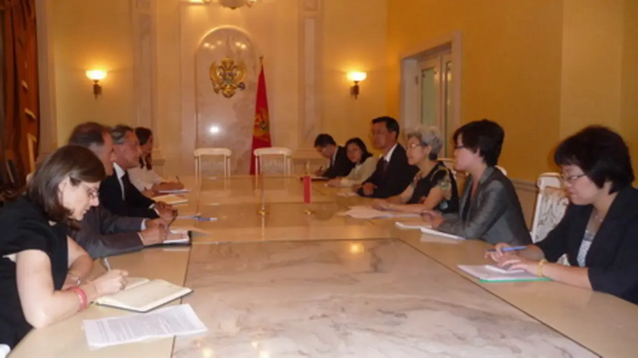 Delegaci&oacute;n China y el ministro de Relaciones Exteriores e integraci&oacute;n europea de Montenegro. / fmprc.gov.cn