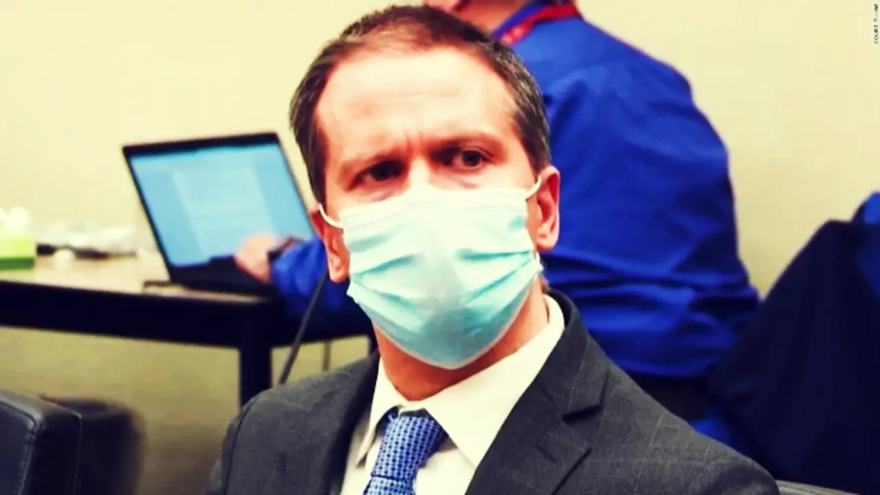 Derek Chauvin, en el juicio por el asesinato de George Flouy. CNN.