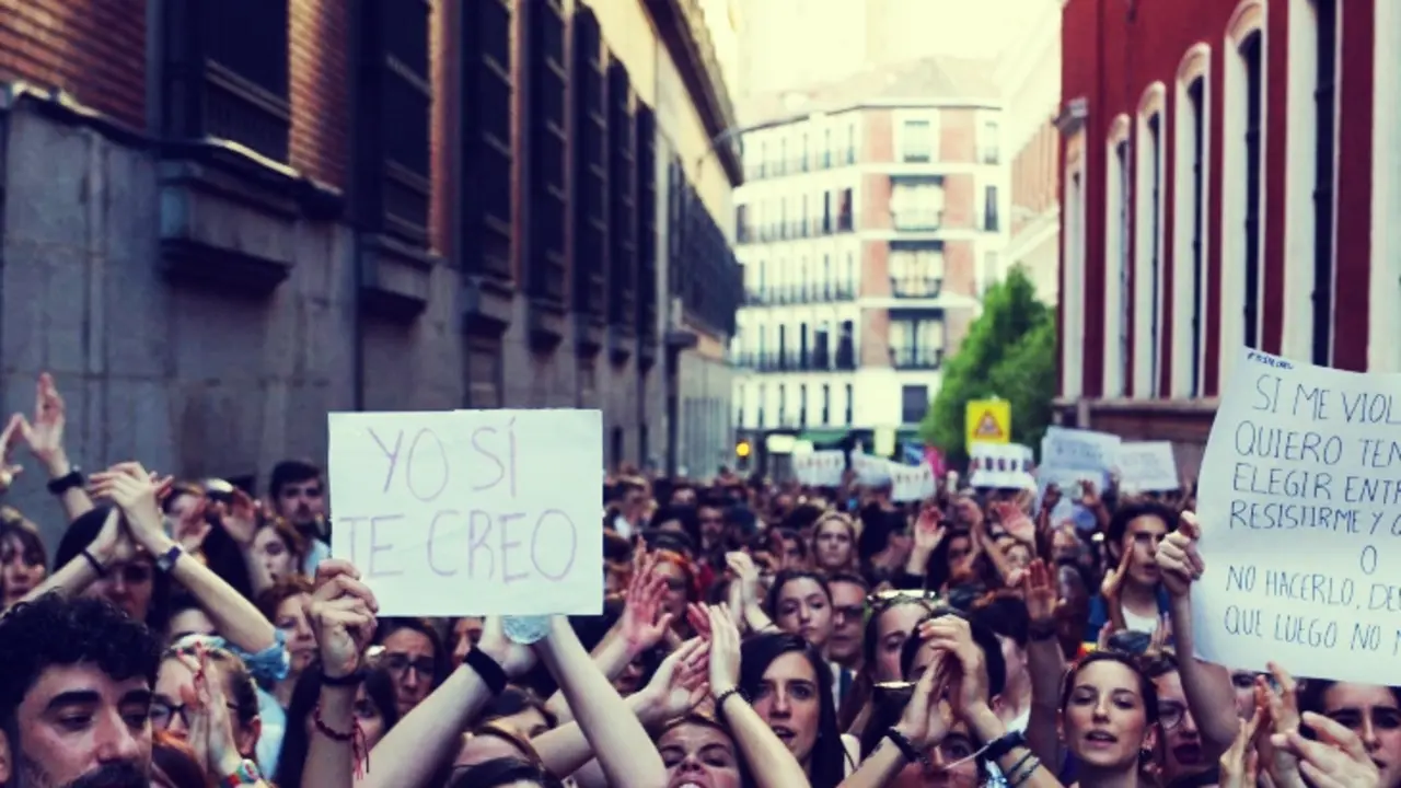 Una manifestaci&oacute;n feminista. / @IreneMontero
