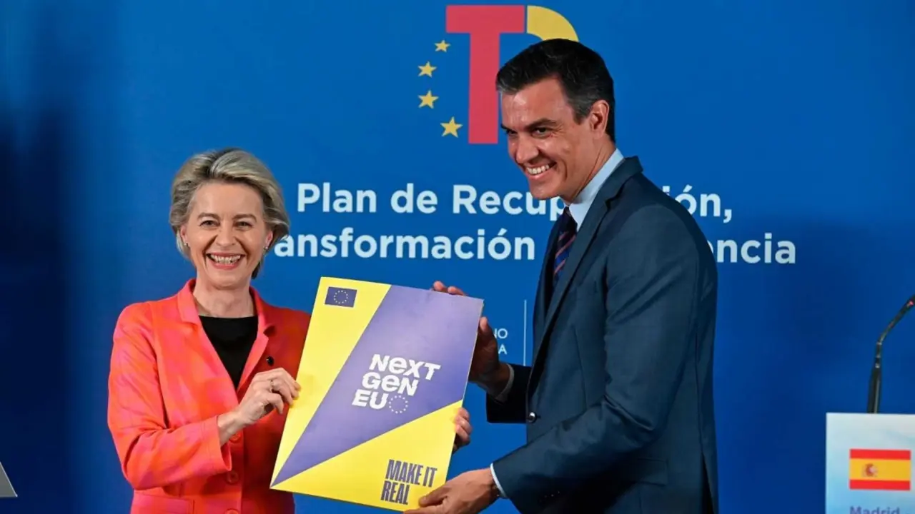 La presidenta de la Comisi&oacute;n Europea, Ursula von der Leyen; junto al presidente del Gobierno espa&ntilde;ol, Pedro S&aacute;nchez. / Twitter @sanchezcastejon