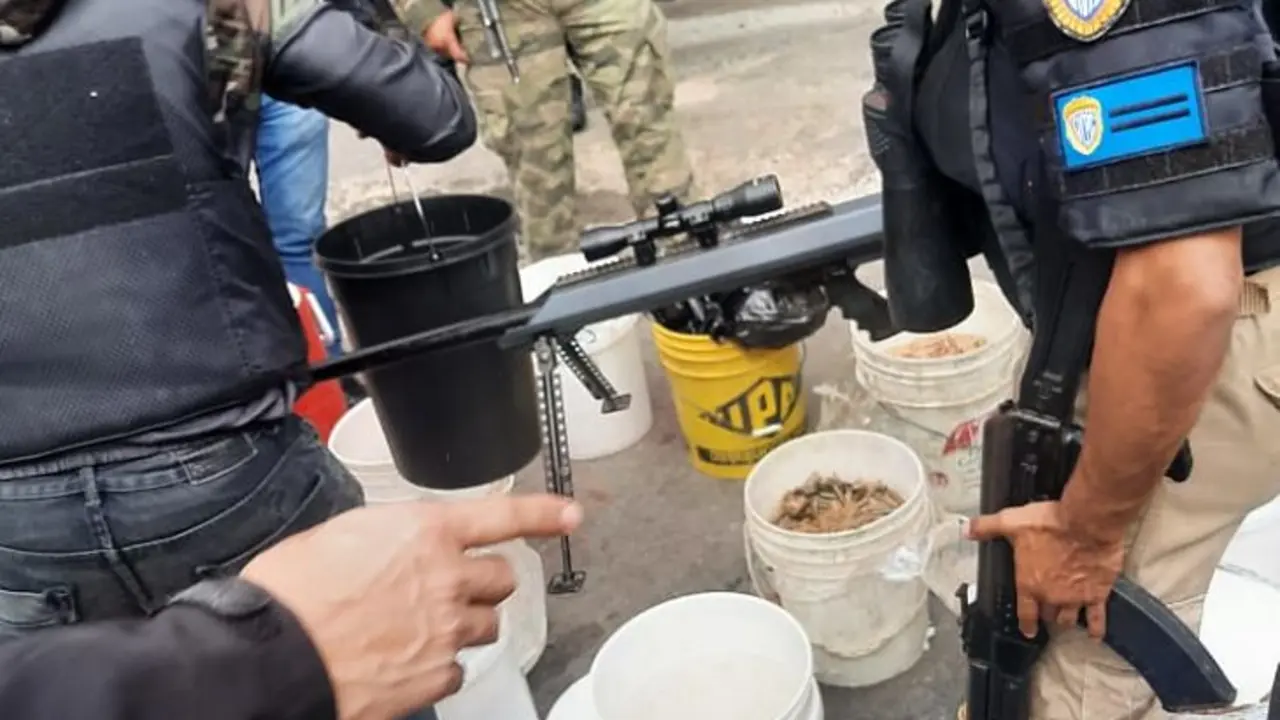 incautan armas y municiones durante operativo en Venezuela / rrss