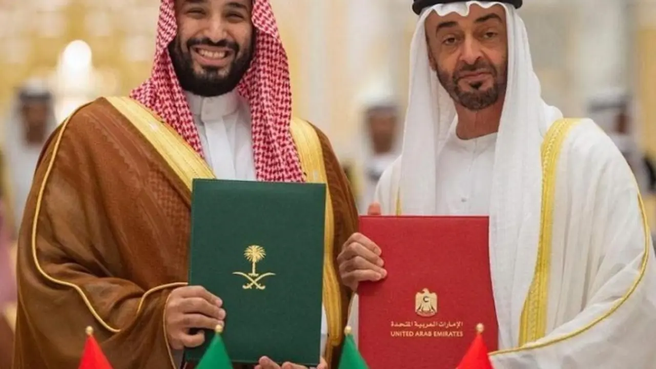 Mohamed Bin Salman pr&iacute;ncipe heredero de Arabia Saudita con Mohamed bin Zayed al Nahyan pr&iacute;ncipe heredero de Emiratos &Aacute;rabes Unidos. / Thearabweekly.com