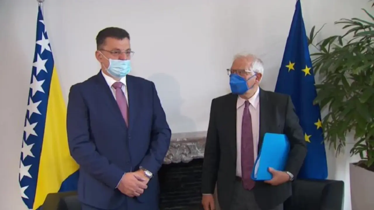 Zoran Tegeltija primer ministro de Bosnia con Josep Borrell alto representante de la Uni&oacute;n Europea para la Pol&iacute;tica Exterior. / Twitter.com @EUCouncilTVNews