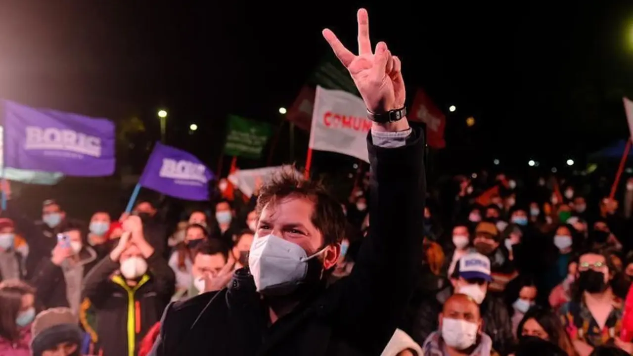 Gabriel Boric result&oacute; ganador en las primarias de la izquierda.
