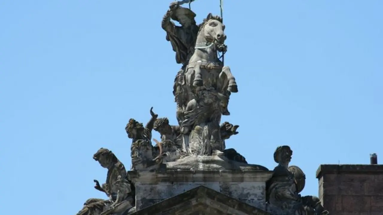 Santiago Matamoros en la plaza del Obradoiro.
