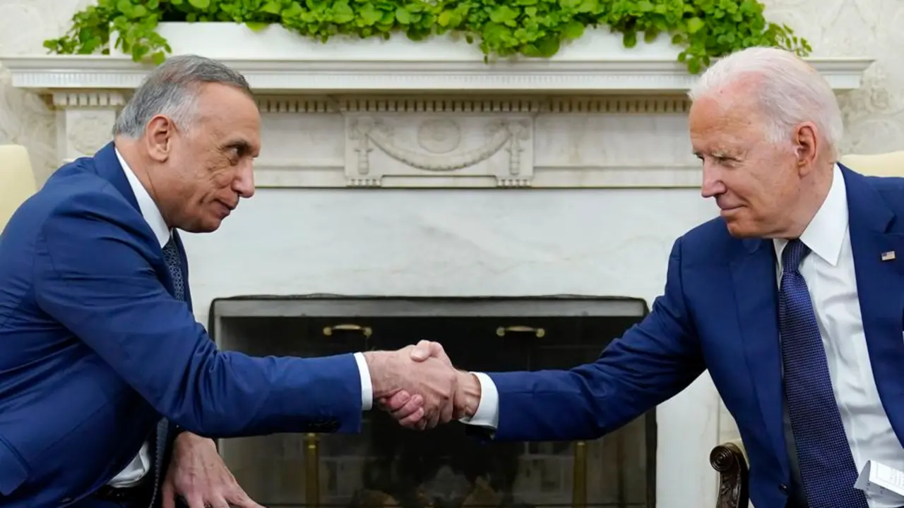 El primer ministro iraqu&iacute; Mustafa Al-Kadhimi y el presidente Joe Biden se re&uacute;nen en la Casa Blanca.