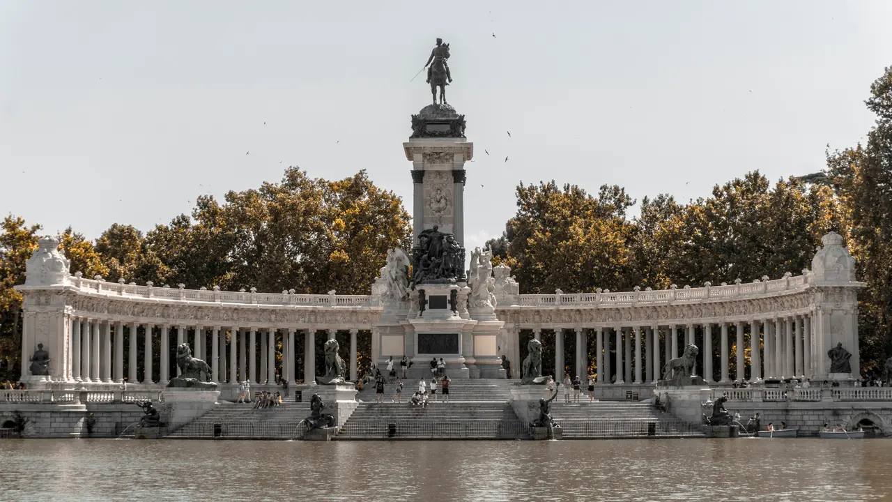 Parque del Retiro, Madrid / Unsplash Javier Mart&iacute;nez