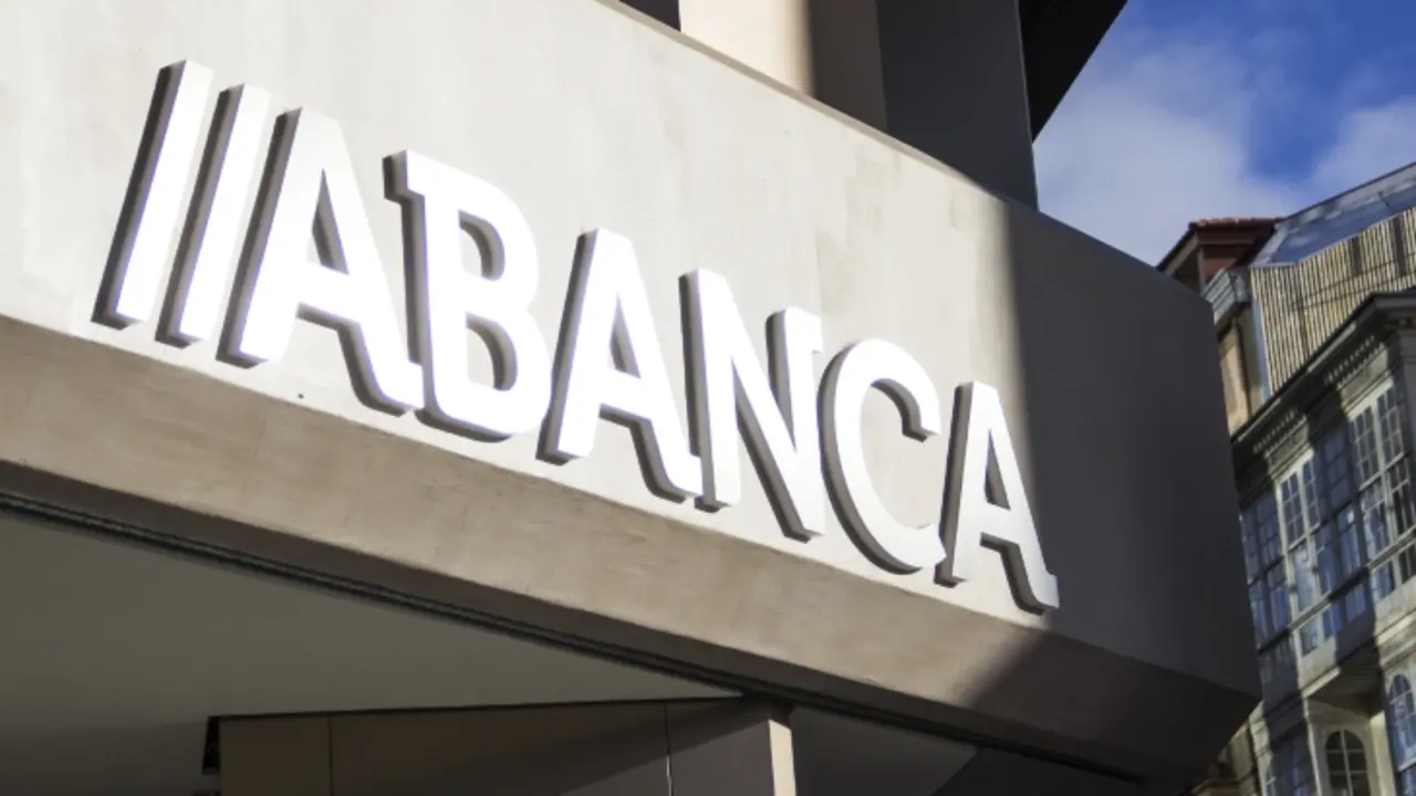 Oficina de la Plaza de Lugo de Abanca, en A Coru&ntilde;a. / comunicacion.abanca.com