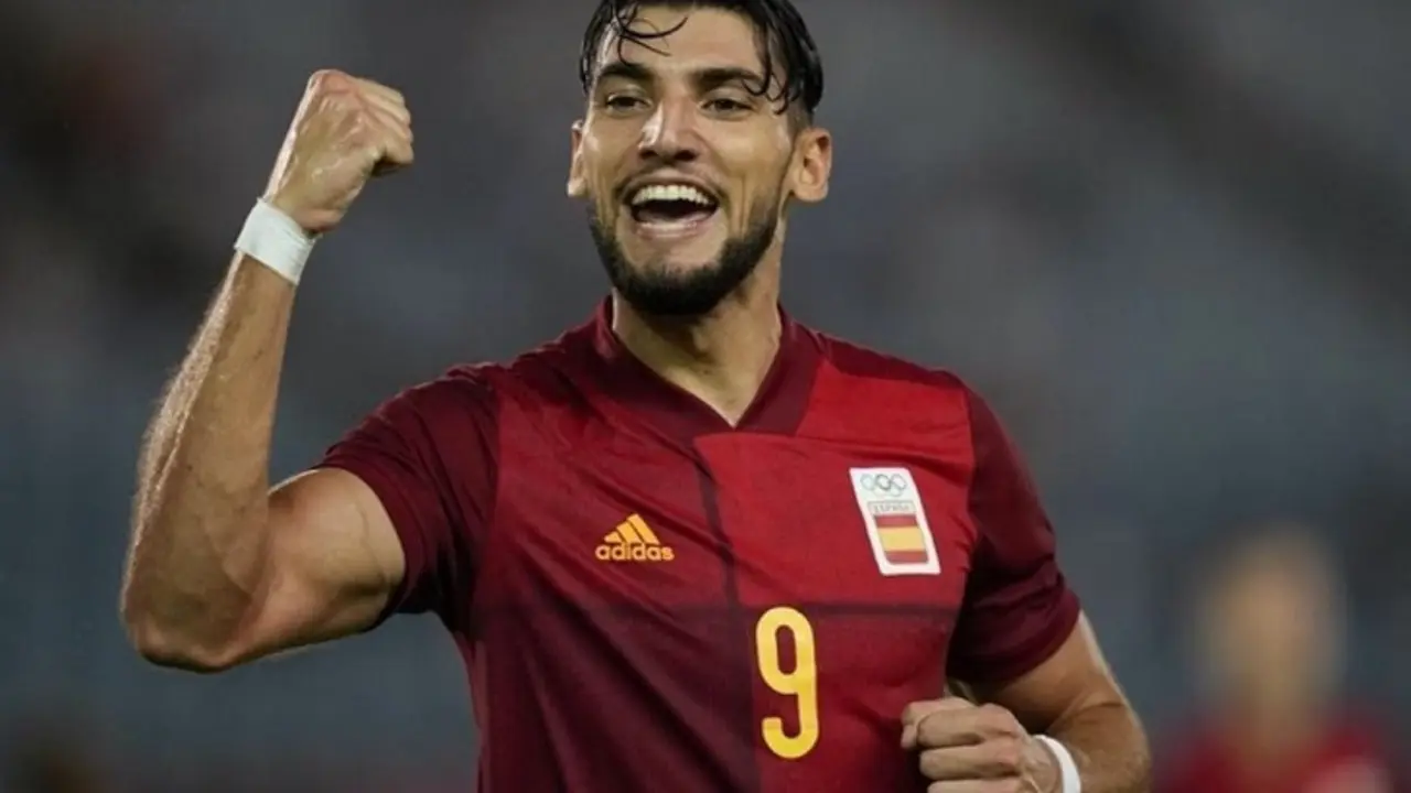 Rafa Mir celebra su hat-trick. @rafamir33