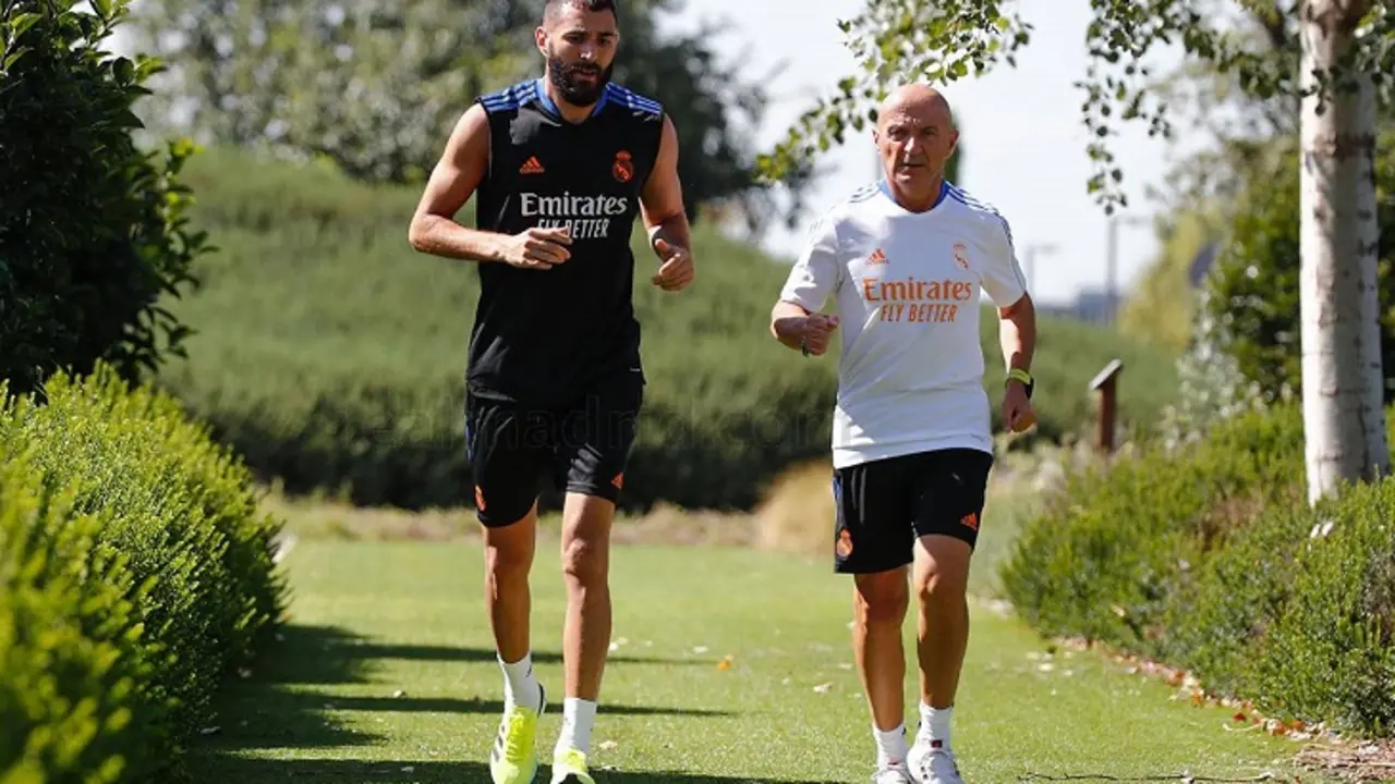 Karim Benzema entrena diferenciado con Pintos. realmadrid.com
