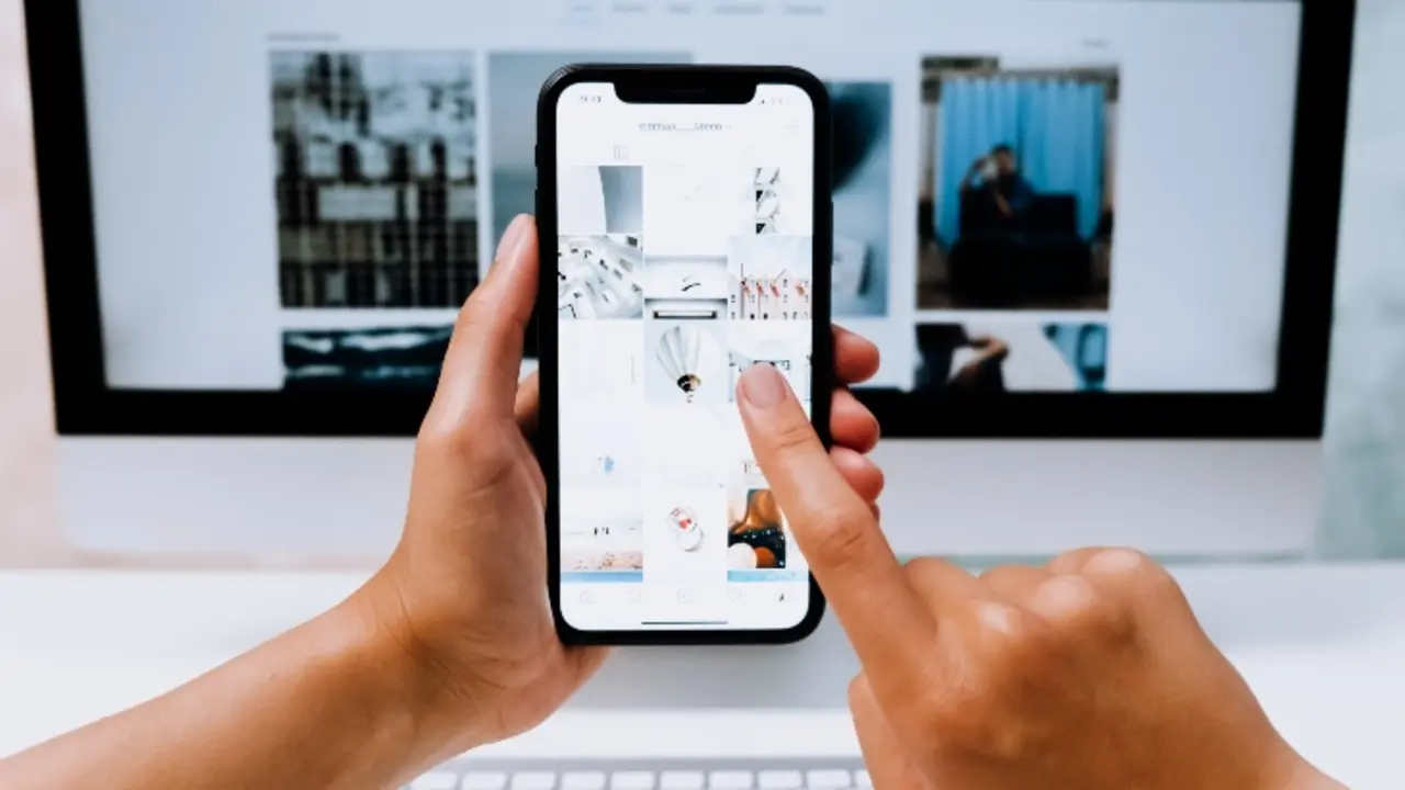 Im&aacute;genes en un iPhone. Cottonbro en Pexels.