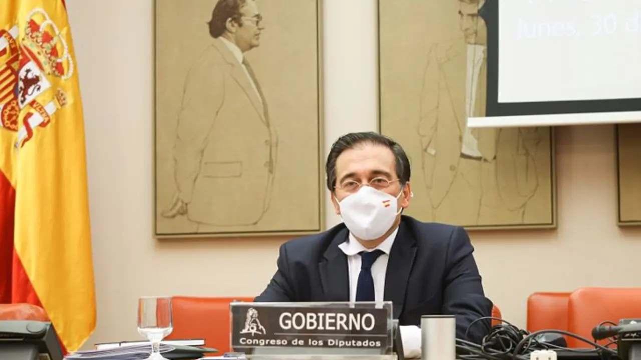 El ministro Jos&eacute; Manuel Albares en el Congreso. / @Congreso_Es