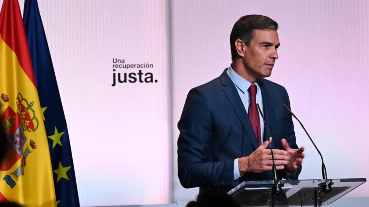 El presidente del Gobierno, Pedro S&aacute;nchez, durante la conferencia con la que ha abierto el curso pol&iacute;tico y ha presentado los planes del Ejecutivo. / Pool Moncloa / Borja Puig de la Bellacasa