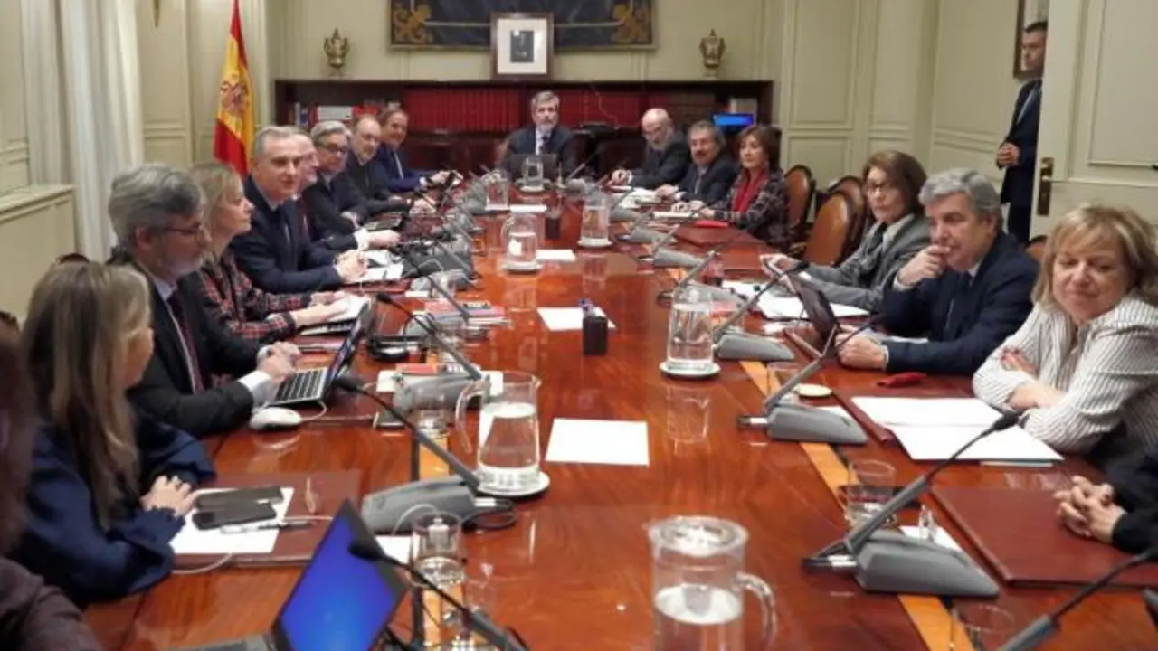 Pleno del CGPJ, entonces presidido por Carlos Lesmes. / Mundiario