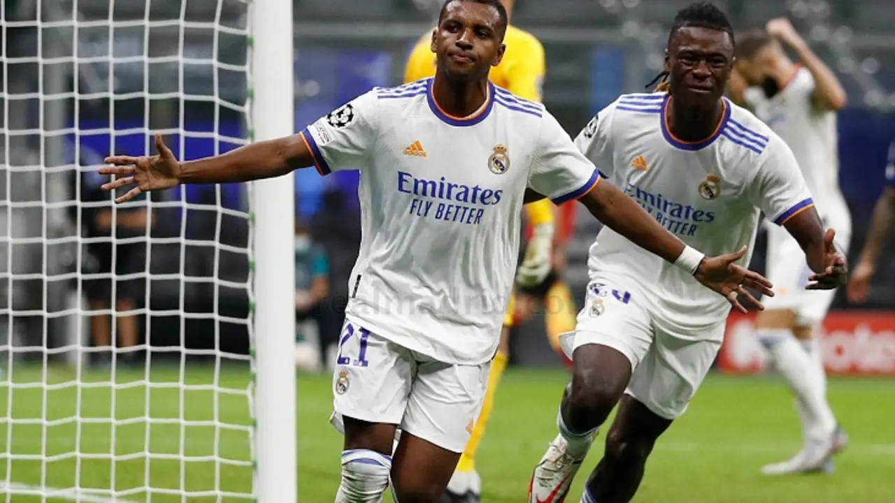 Rodrygo y Camavinga celebran ante el Inter. realmadrid.com