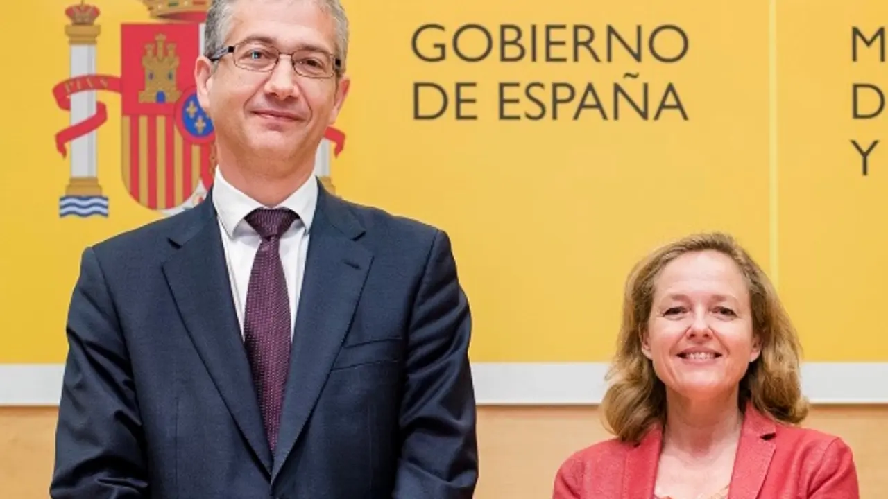 El gobernador del Banco de Espa&ntilde;a, Pablo Hern&aacute;ndez de Cos, y la vicepresidenta de Asuntos Econ&oacute;micos y Transformaci&oacute;n Digital, Nadia Calvi&ntilde;o. / cadtm.org