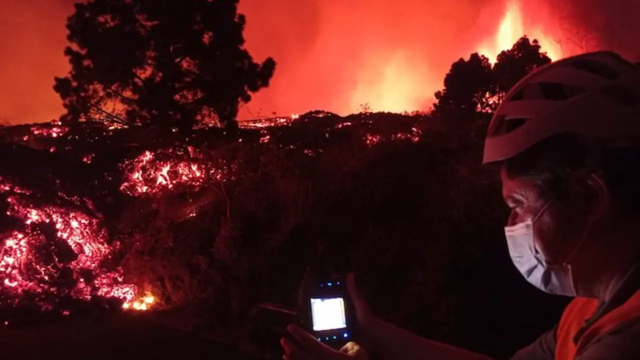 Las primeras mediciones realizadas en el campo registran temperaturas de lava de 1075 &deg; C. / TW @involcan