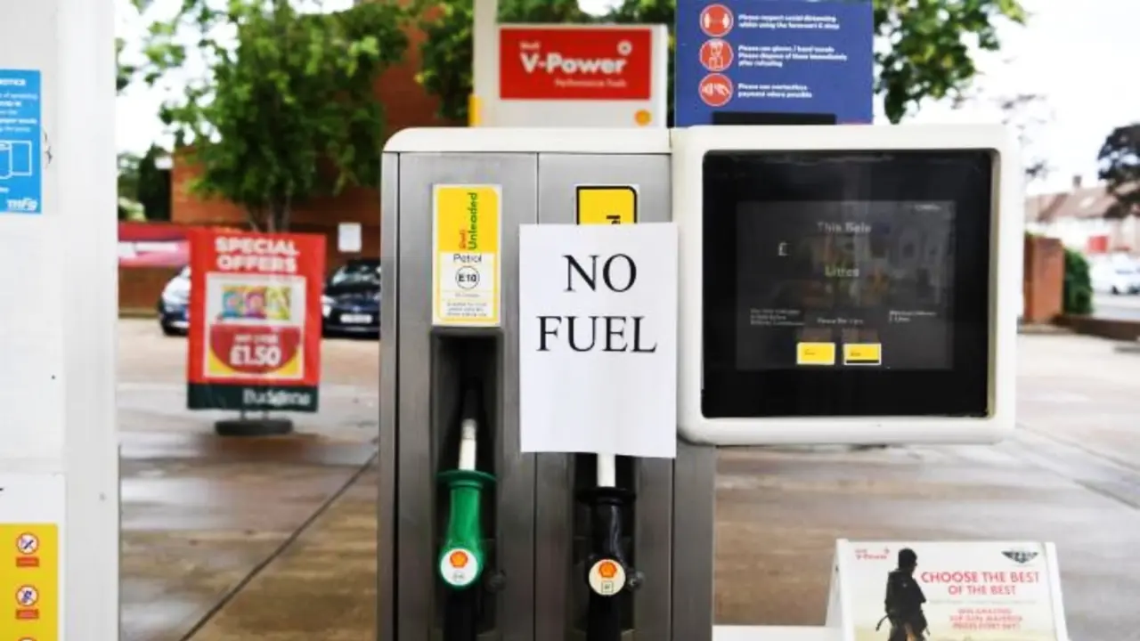 Desabastecimiento de combustible en Reino Unido. / Twitter