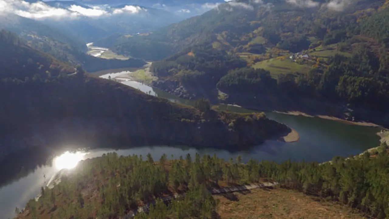 R&iacute;o Navia en Negueira de Mu&ntilde;iz