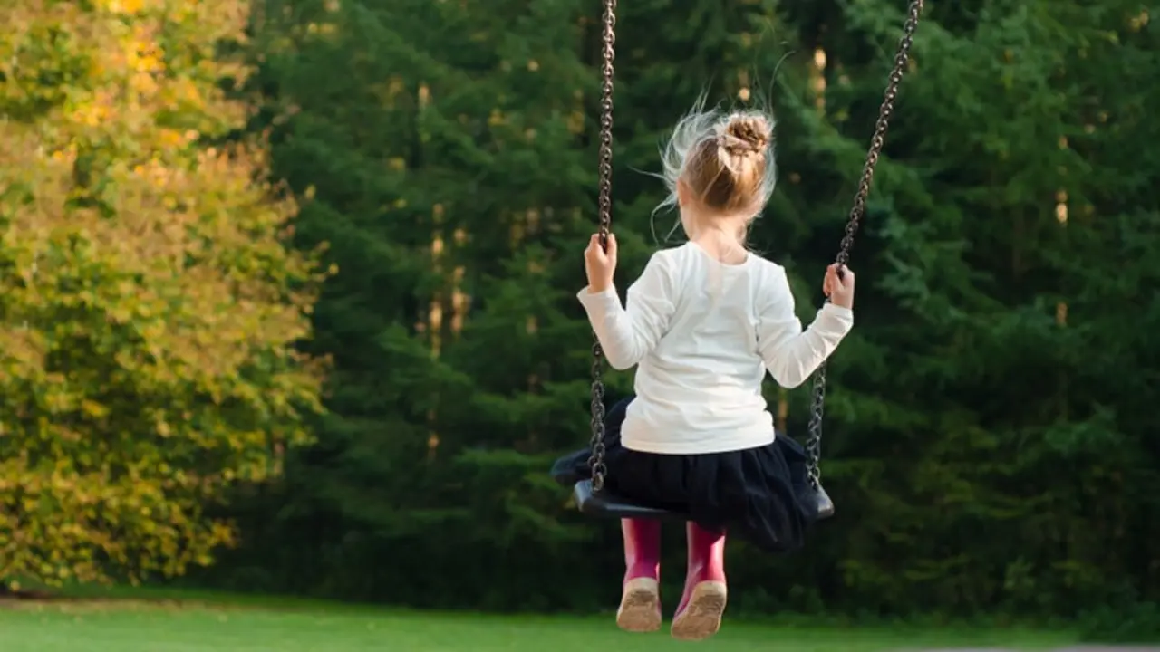 Una ni&ntilde;a en un parque. / Pexels.com.