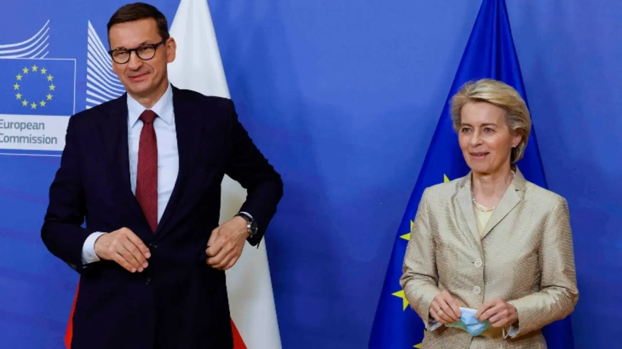 Mateusz Morawiecki, ex primer ministro de Polonia y Ursula Von Der Leyen, presidenta de la Comisi&oacute;n Europa. / RR.SS.