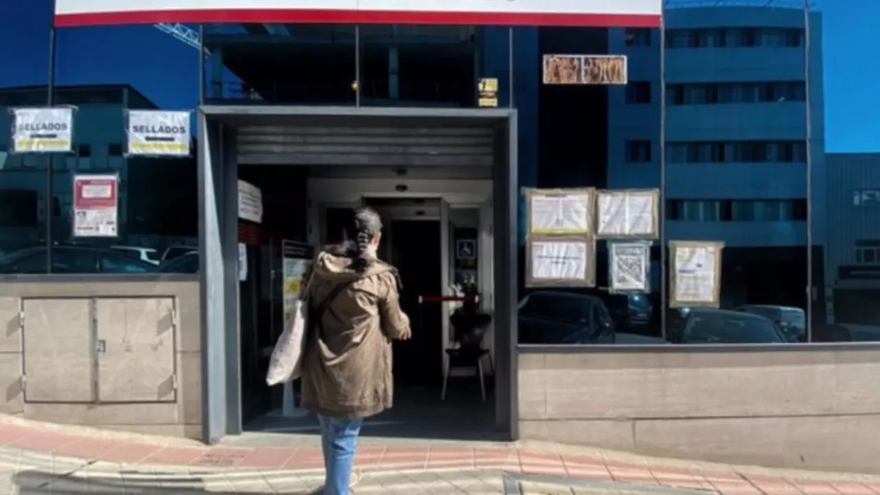 Una mujer acude a la Oficina P&uacute;blica de Empleo en Madrid, Espa&ntilde;a / Twitter.