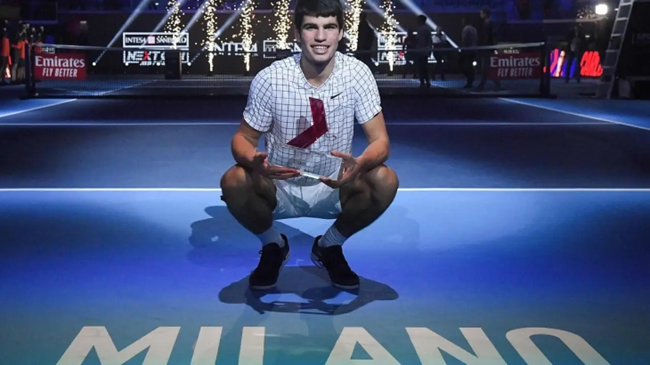 Carlos Alcaraz, campe&oacute;n del NextGen Finals ATP. / @NocheEnPelotas
