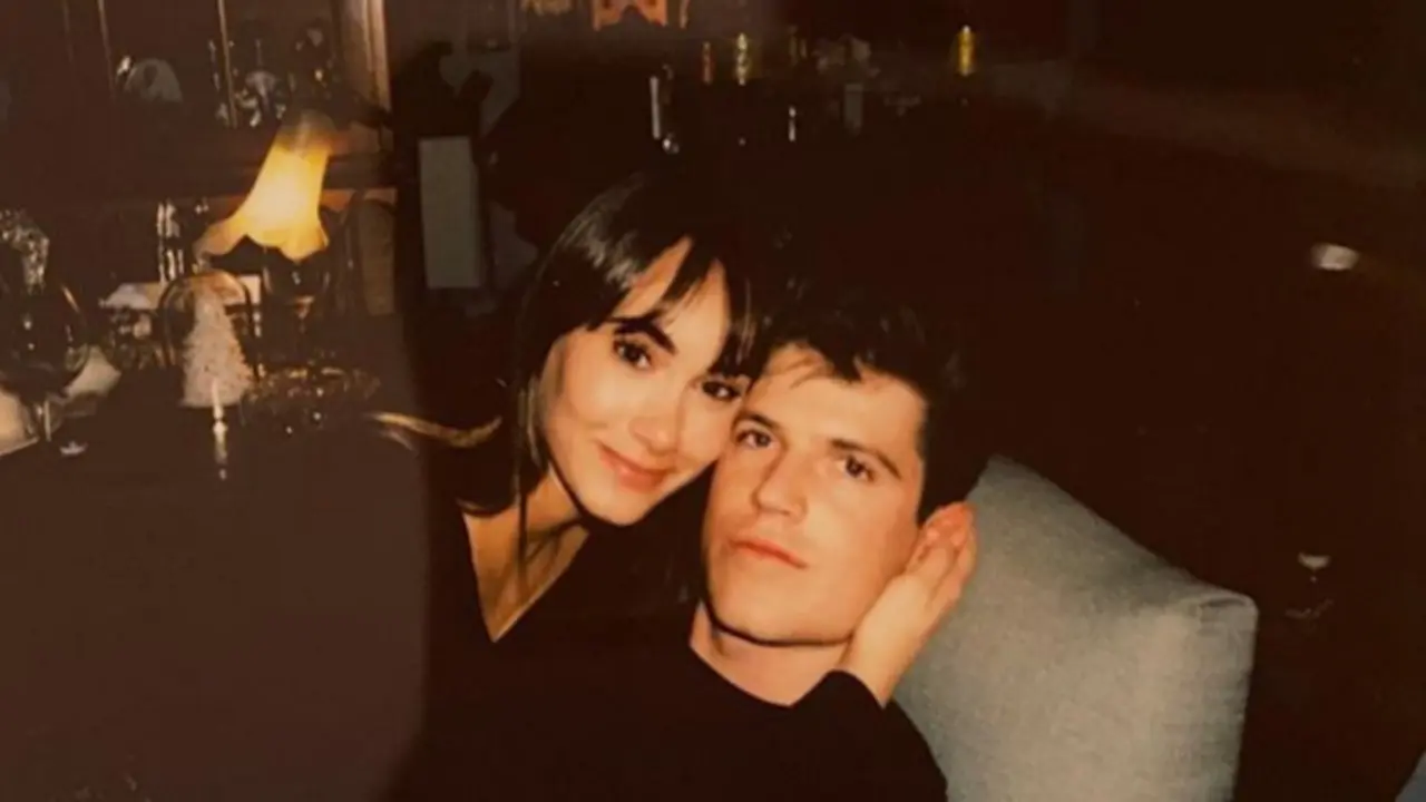 Aitana junto a Miguel Bernardeu. / @aitanax en Instagram.