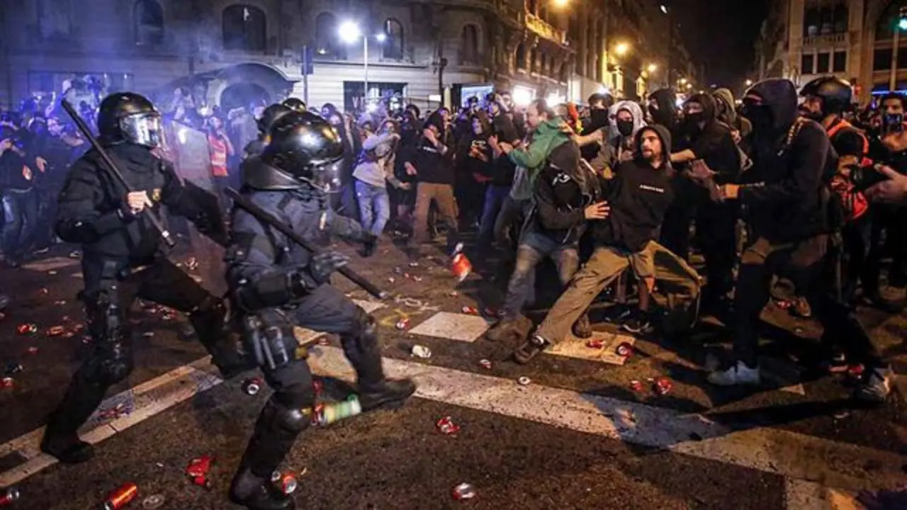 Cargas policiales. / RR.SS.