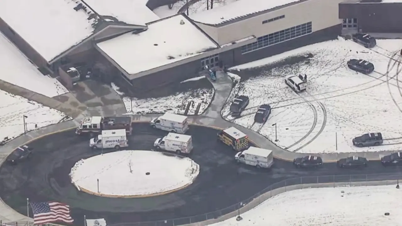 Oxford High School. Canal WDIV