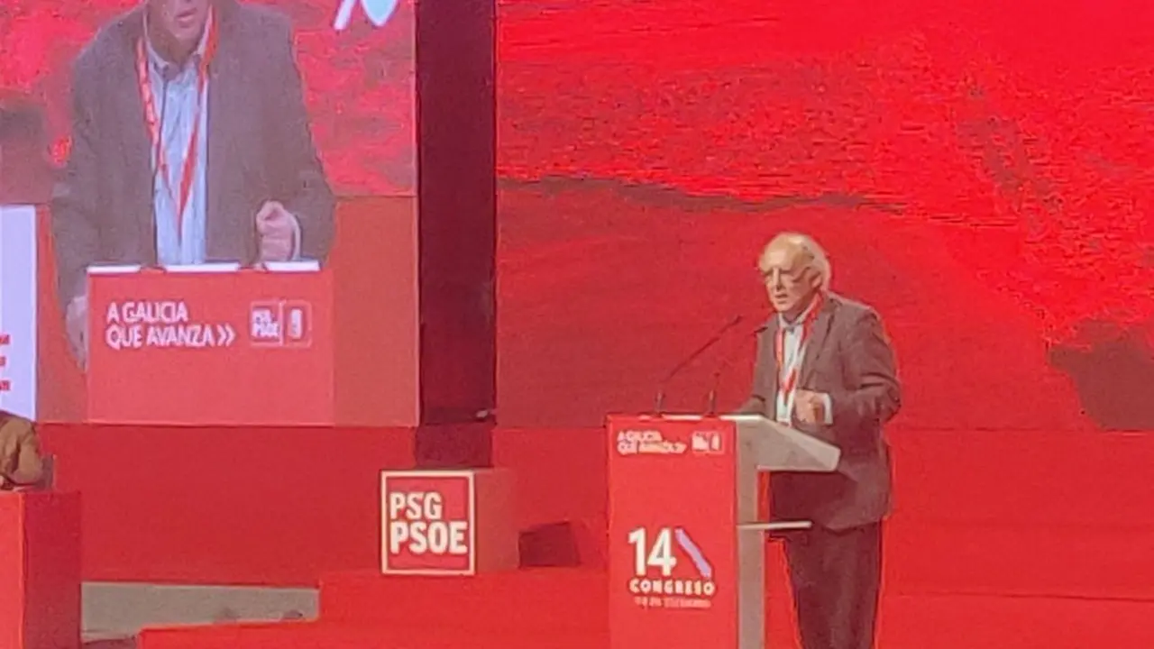 El expresidente Fernando Gonz&aacute;lez Laxe, en el congreso del PSdeG - PSOE. / Mundiario