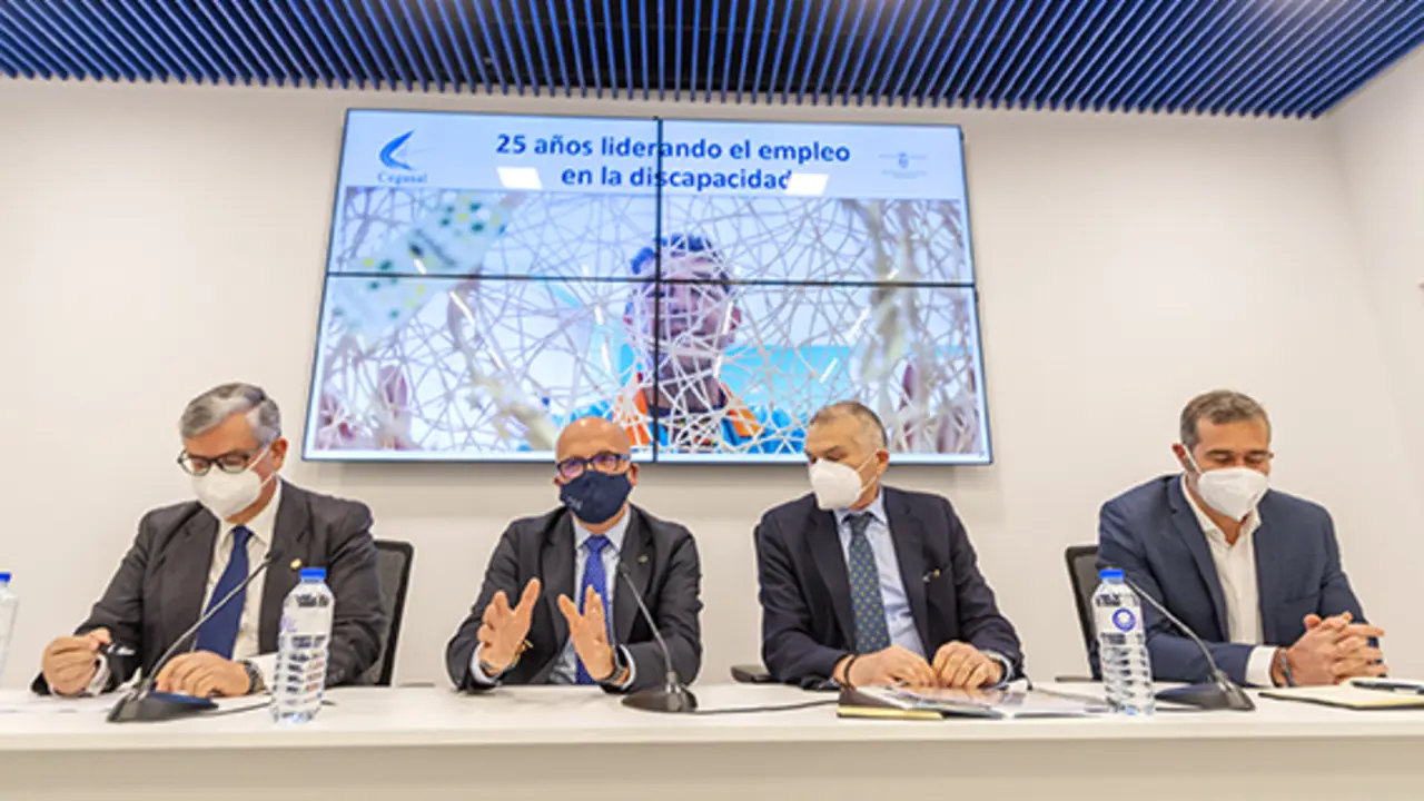 &Aacute;s. - 11.00 horas: Presentaci&oacute;n dos actos do 25 aniversario de Cegasal.- O presidente da Deputaci&oacute;n, Manuel Baltar, participa na presentaci&oacute;n dos actos do 25 aniversario da Asociaci&oacute;n Empresarial Galega de Centros Especiais de Emprego (Cegasal), no acto tam&eacute;n participan Celso G&aacute;ndara Carnero (Presidente do Foro pola Econom&iacute;a Social Galega), Juan Manuel  Vi&eacute;ites Baptista de Sousa (Presidente da Confederaci&oacute;n de Empresarios de Galicia - CEG), Jos&eacute; Antonio V&aacute;zquez Freire (Presidente de Cegasal), Xo&aacute;n Xos&eacute; Xard&oacute;n Pedras (Representante de Aixi&ntilde;a), Manuel Mart&iacute;n Gonz&aacute;lez (Asociaci&oacute;n de Discapacitados de Ourense - ASPAMADIS) e Marisol Novoa Rodr&iacute;guez (Presidente da CEO). Lugar: Sala de prensa. S&Oacute; GR&Aacute;FICOS. A cobertura informativa realizarase exclusivamente por v&iacute;a telem&aacute;tica a trav&eacute;s da web da Deputaci&oacute;n de Ourense, que emitir&aacute; sinal en directo.