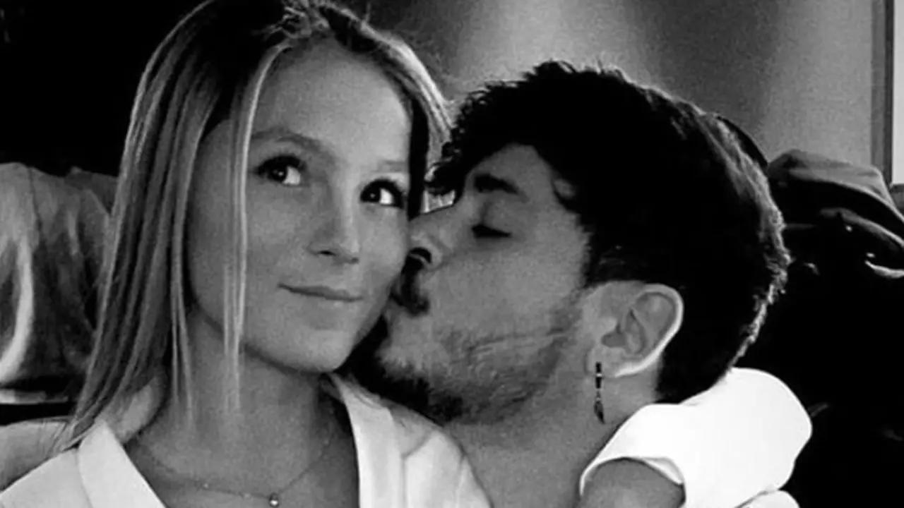 Luis Cepeda le da un beso en la mejilla a Andrea Dalmau. / @cepeda